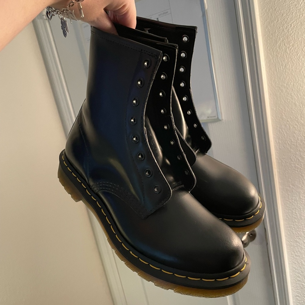 Dr Martens 1460 WOMEN'S SMOOTH LEATHER LACE UP BOOTS